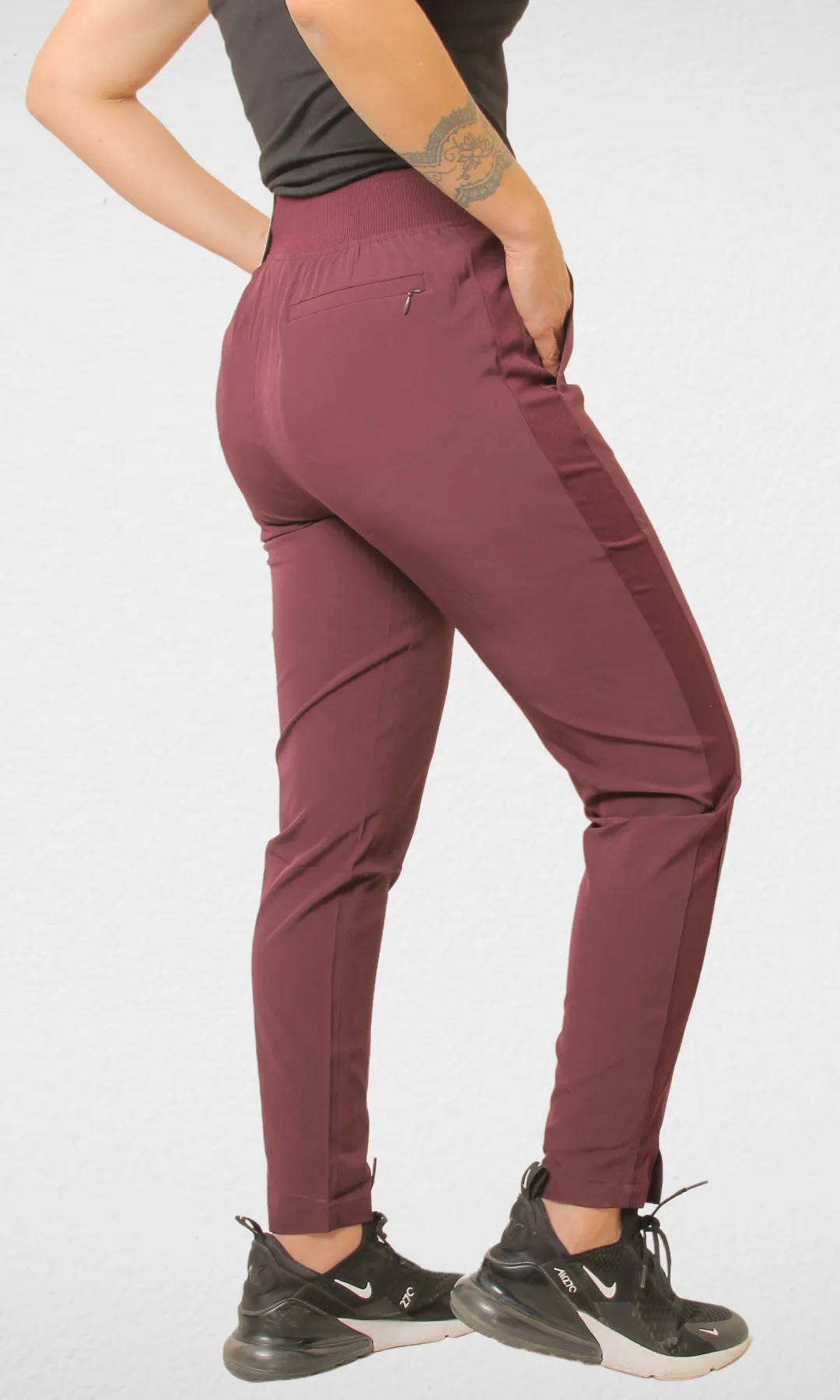 Women Sports Relaxed Pants - Burgundy